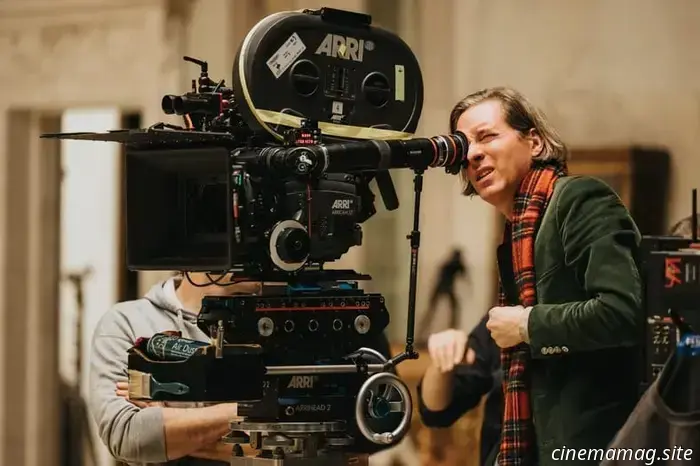 Il sistema di Wes Anderson: il direttore dello schema fenicio e il suo team su tempo e denaro